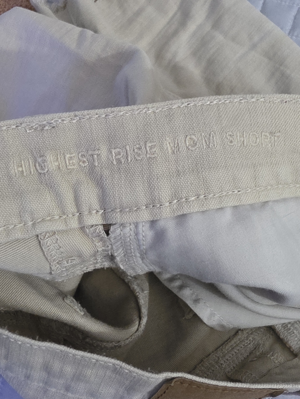 American Eagle Highest Rise Mom Short Cream Distressed Denim Womens 00 - Picture 9 of 9